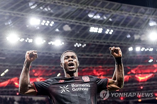 남아공이 5일(한국시간) 모로코 라바트에 있는 아그달 메디나 스타디움에서 열린 카메룬과의 2025 아프리카축구연맹(CAF) 네이션스컵 16강전에서 1-2로 패해 탈락했다.  대한민국 축구 대표팀의 북중미 월드컵 A조 최종전 상대인 남아공은 카메룬을 상대로 주도하는 경기를 하고도 결정력을 살리지 못해 결국 2골을 먼저 헌납하고 무너졌다. 연합뉴스