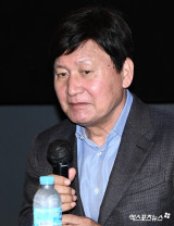 안성기, 74세로 별세→이정재·정우성 운구…소속사 "국민배우, 깊은 애도" [공식]