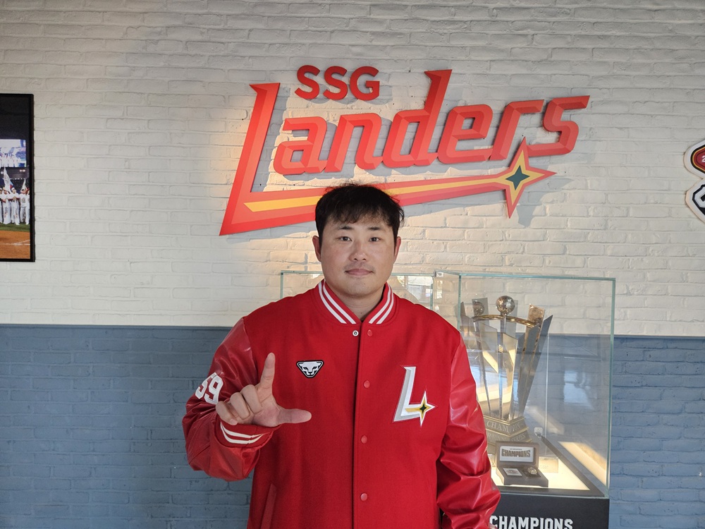 SSG 랜더스가 1월 6일 베테랑 포수 이지영과 계약기간 2년, 총액 5억원의 조건에 비 FA 다년계약을 체결했다. 사진 SSG 랜더스