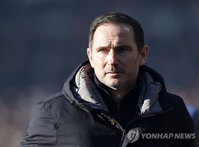  토트넘 홋스퍼 양민혁이 포츠머스 임대 생활을 조기에 마치고 코번트리 시티로 재임대된다. 유럽 축구 이적시장 전문가 파브리치오 로마노는 6일(한국시간) 자신의 SNS를 통해 양민혁이 토트넘에서 코번트리 시티로 임대 이적할 예정이며 오늘 계약 합의가 완료됐다고 독점 보도했다. 연합뉴스