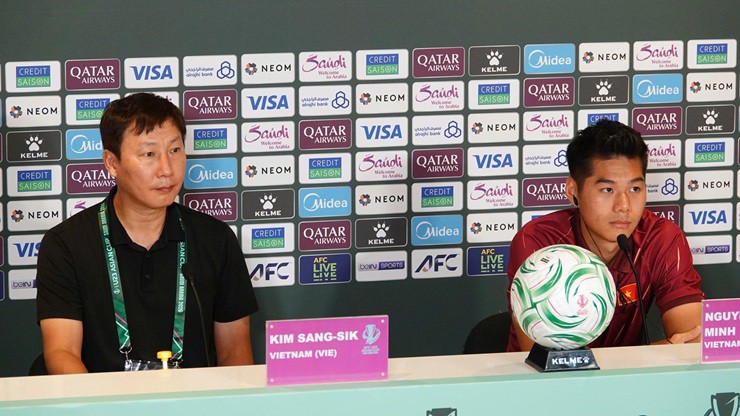 김상식 감독이 이끄는 베트남 23세 이하(U-23) 축구대표팀이 강호 요르단을 상대로 완벽한 승리를 거두며 아시안컵 첫 단추를 성공적으로 뀄다. 6일(한국시간) 사우디아라비아 제다의 킹 압둘라 스포츠시티에서 열린 2026 아시아축구연맹(AFC) U-23 아시안컵 조별리그 A조 1차전에서 요르단 U-23 대표팀을 2-0으로 꺾었다. 약체라는 평가를 뒤집고 거둔 이변이자 김상식 감독의 전술적 승리였다. 24H