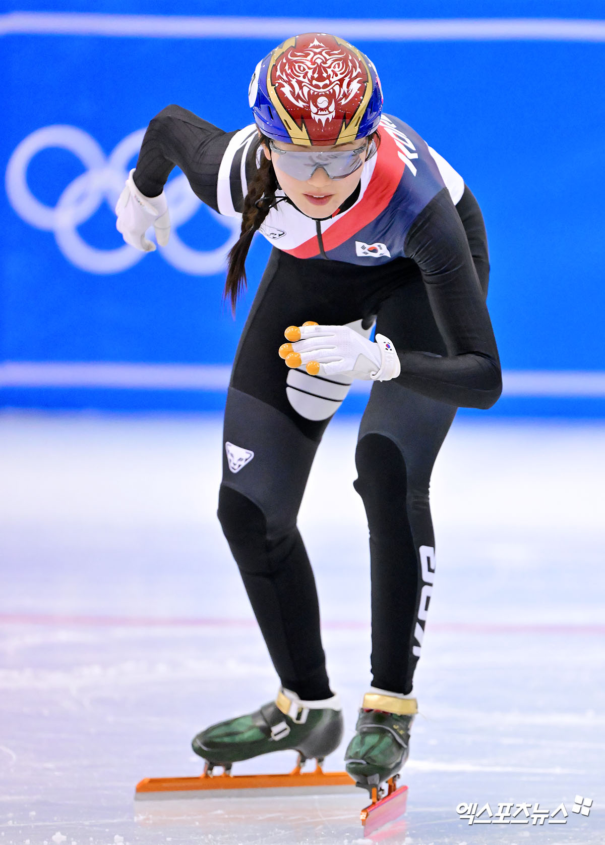 7일 충북 진천국가대표선수촌 빙상훈련장에서 2026 밀라노·코르티나 동계올림픽대회 미디어데이 및 공개훈련이 진행됐다. 이날 한국 여자 쇼트트랙 국가대표 최민정, 김길리(이상 성남시청), 노도희(화성시청), 이소연(스포츠토토빙상단), 심석희(서울시청)는 미디어데이와 공개훈련에 참석해 올림픽 준비 현황을 밝혔다. 최민정을 비롯해 여자 쇼트트랙 대표팀 선수들은 팀워크를 강조하면서 하나로 뭉쳐 밀라노 올림픽에서 성과를 낼 것을 다짐했다. 진천국가대표선수촌, 김한준 기자