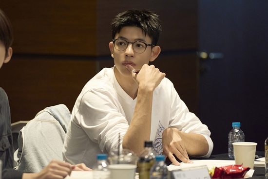 넷플릭스 '뷰티 인 더 비스트' 로몬