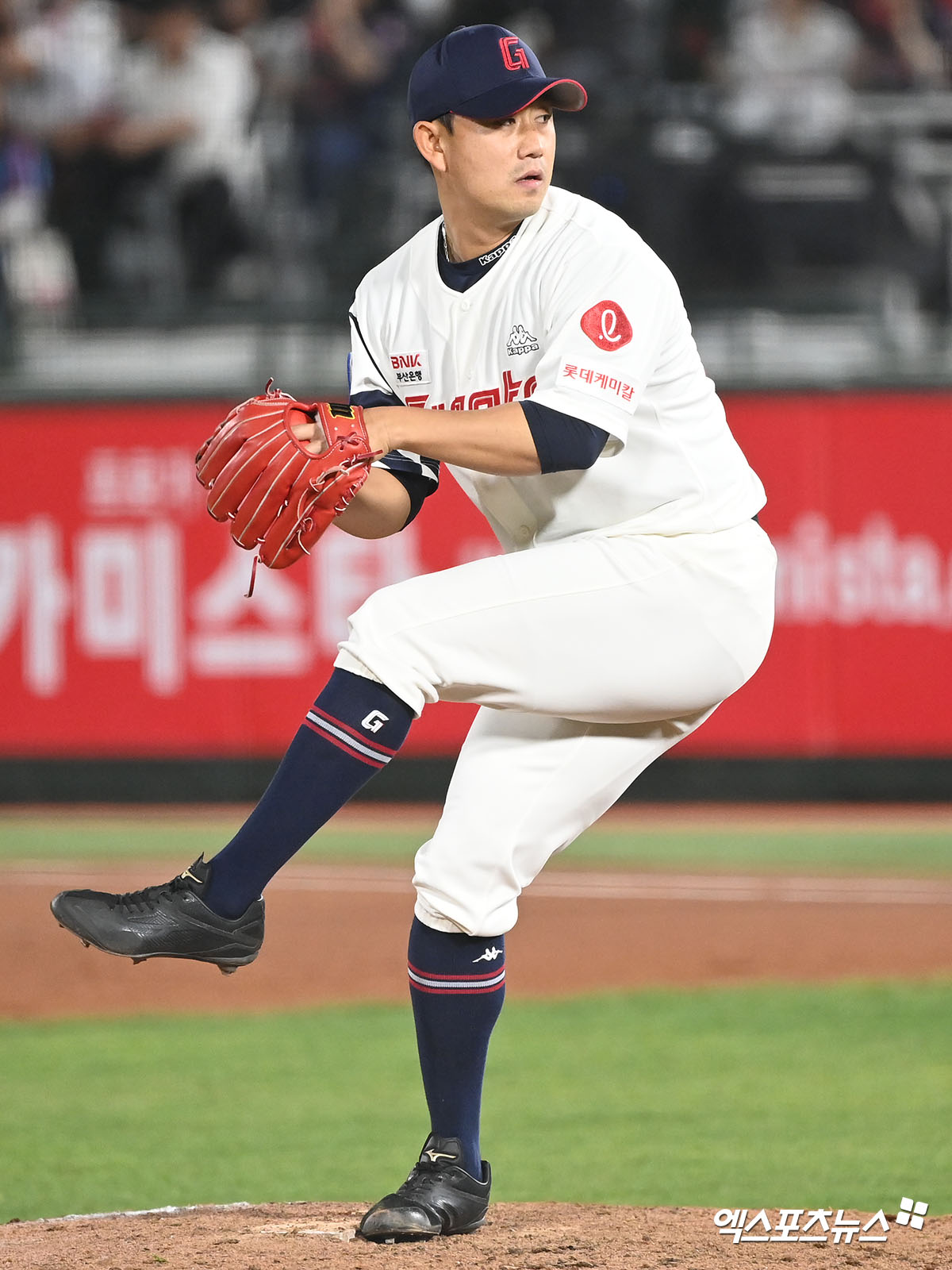 롯데 자이언츠가 1월 8일 내부 FA였던 베테랑 우완 김상수와 계약기간 1년, 총액 3억 원의 조건에 계약을 마쳤다. 사진 엑스포츠뉴스 DB