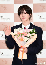 투어스 경민 '졸업 꽃다발 들고 인사'[엑's HD포토]