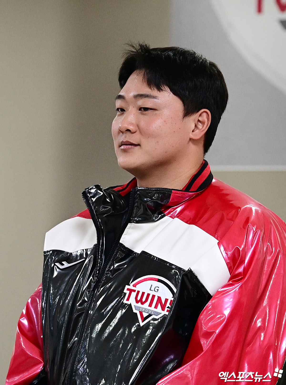 지난 6일 오후 서울 송파구 잠실야구장에서 열린 '2026 LG 트윈스 시무식'에 참석한 LG 이재원이 인사하고 있다. 엑스포츠뉴스 DB