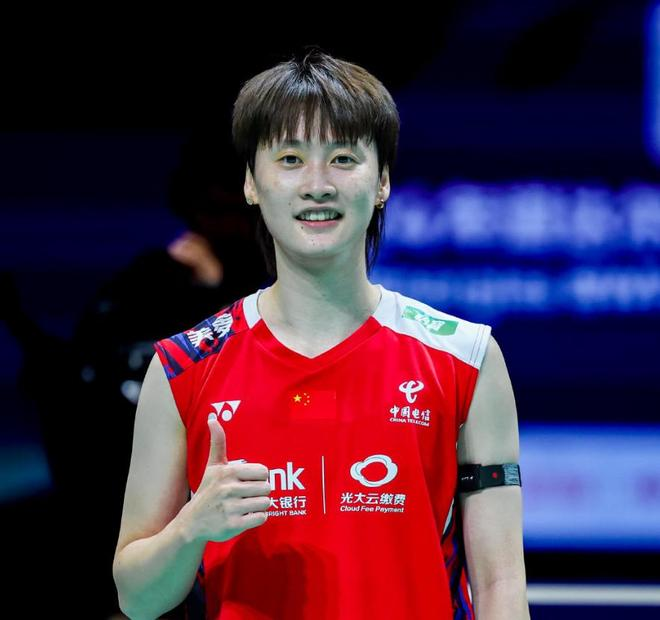 세계랭킹 1위 안세영의 기세에 눌린 것일까. 안세영의 최대 라이벌인 천위페이(중국·세계 4위)가 4강 맞대결을 앞두고 돌연 기권을 선언했다. 세계배드민턴연맹(BWF)은 9일(한국시간) 홈페이지를 통해 천위페이의 말레이시아 오픈 기권을 알렸다. 당초 두 선수는 10일 오전 11시 말레이시아 쿠알라룸푸르 악시아타 아레나에서 BWF 말레이시아 오픈(슈퍼 1000) 준결승전을 치를 예정이었다. 안세영은 준결승을 치르지 않고 푹 쉰 상태로 결승전을 준비하게 됐다. SNS