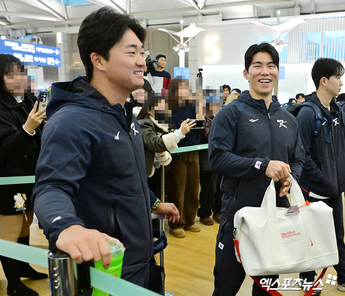 한국 야구 대표팀이 2026 WBC(월드베이스볼클래식) 대비 1차 캠프를 위해 9일 오전 인천국제공항을 통해 사이판으로 출국했다. 출국장으로 향하는 고우석-김혜성. 엑스포츠뉴스 DB