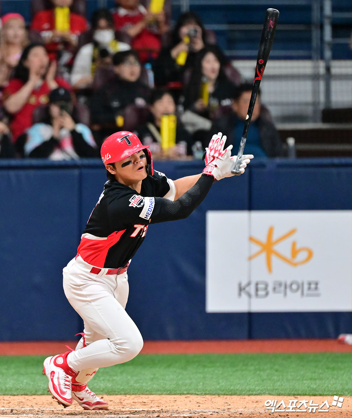 7일 오후 서울 구로구 고척스카이돔에서 열린 '2025 신한 SOL Bank KBO리그' KIA 타이거즈와 키움 히어로즈의 경기, 6회초 2사 1,2루 KIA 김도영이 1타점 적시타를 날리고 있다. 엑스포츠뉴스 DB