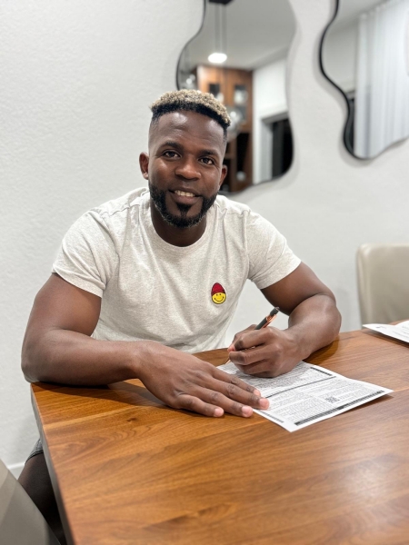 SSG 랜더스가 2026시즌 스프링캠프 출국을 앞두고 외국인 투수를 긴급 교체할 예정이다. 드류 앤더슨 자리를 채우고자 영입한 드류 버하겐이 메디컬 테스트 과정에서 문제가 생긴 까닭이다. SSG 구단 관계자는 12일 '버하겐 선수가 메디컬 테스트 과정에서 문제가 생겼다. 우리 팀 합류가 어려운 것으로 방향이 잡혔다'라고 밝혔다. SSG 구단은 앞서 2025시즌 기존 외국인 투수 미치 화이트와 타자 기예르모 에레디아와 재계약했다. SSG는 화이트와 총액 120만 달러, 에레디아와 총액 130만 달러(사진)에 재계약 도장을 찍은 상황이다. SSG 랜더스