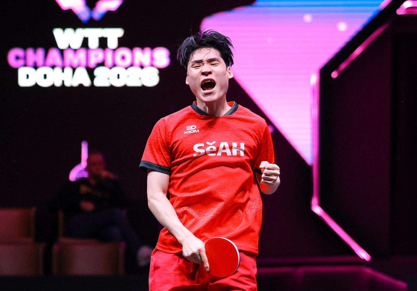 한국 남자 탁구 에이스 장우진(세계 18위)은 12일(한국시간) 카타르 도하에서 열린 월드테이블테니스(WTT) 챔피언스 도하 2026 남자 단식 결승에서 대만의 린윈루(세계 13위)에게 게임스코어 0-4(7-11 9-11 9-11 11-13)로 완패했다. 비록 우승에 실패했지만 장우진은 이번 대회에서  중국의 린스둥(세계 2위)을 포함해 세계적인 강자들을 연달아 격파하고 결승에 오르는 대이변을 연출해 화제가 됐다. WTT