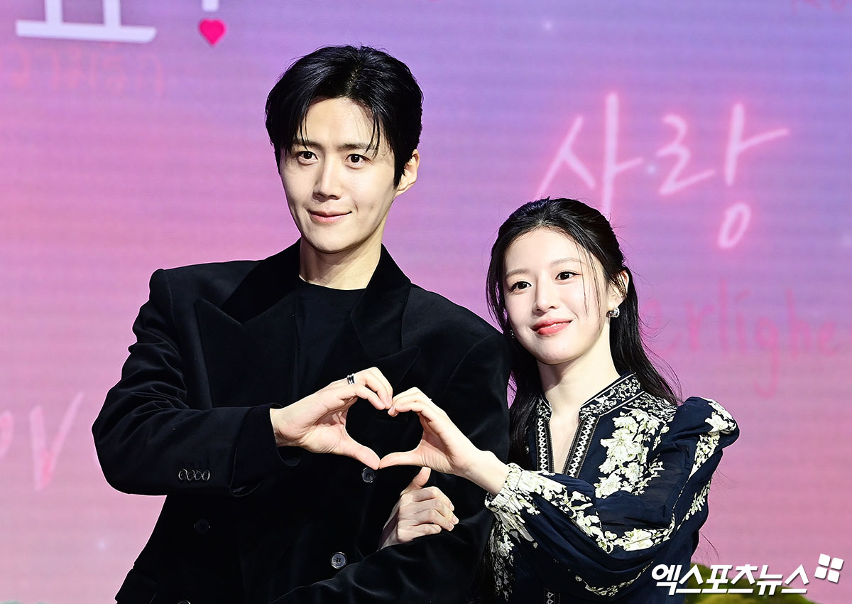 Kim Seon-ho and Go Youn-jung, Xportsnews Reporter Park Ji-young