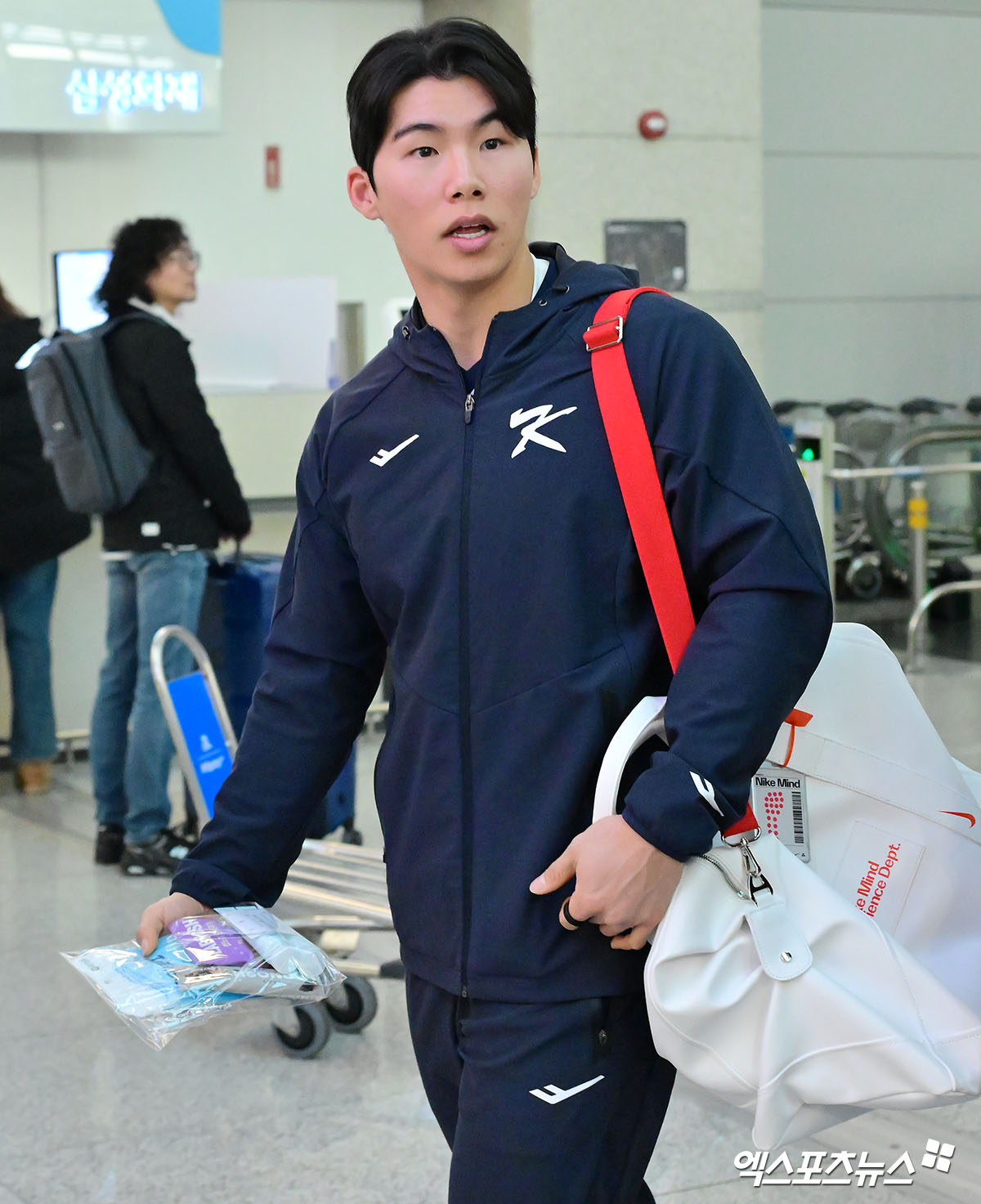 코리안리거 김혜성이 LA 다저스의 고령화 문제를 해결할 핵심 열쇠로 소개됐다. ESPN, 다저스네이션, 뉴스위크 등 다수 현지 매체는 다저스 야수진의 고령화 문제를 지적하며 해결책으로 김혜성, 알렉스 프리랜드의 이름을 언급했다. 엑스포츠뉴스 DB