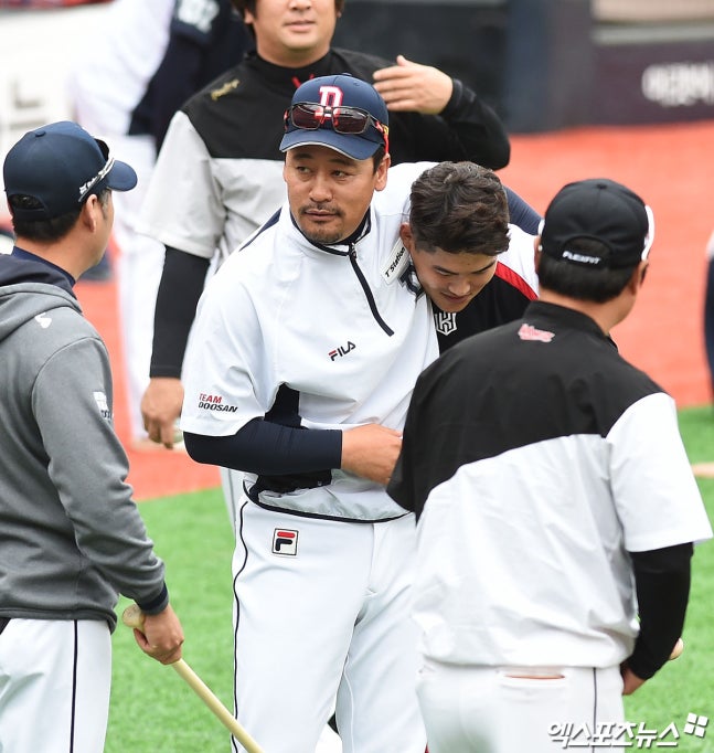 김민재 롯데 자이언츠 코치가 1월 14일 향년 53세를 일기로 별세했다. 2026시즌에도 드림팀 수석코치를 맡을 예정이었지만, 지병 악화로 타계했다. 엑스포츠뉴스 DB