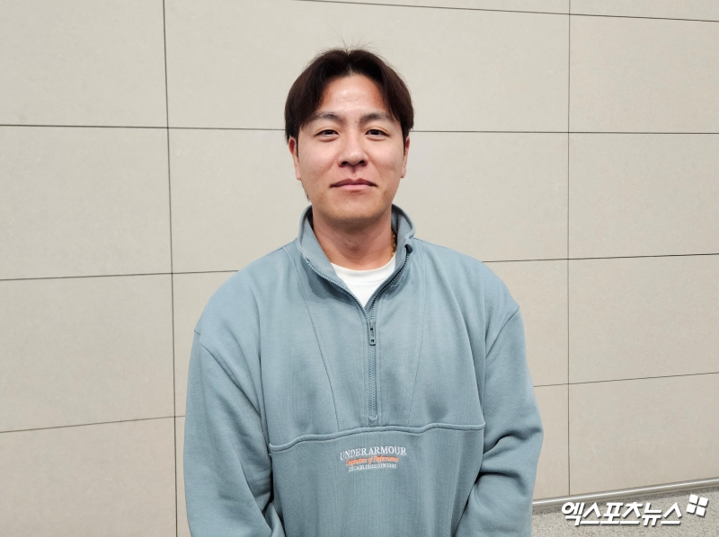 삼성 라이온즈 스프링캠프 선발대 포수 강민호, 내야수 류지혁, 외야수 최형우가 15일 인천국제공항 제2여객터미널을 통해 1차 스프링캠프 장소인 괌으로 출국했다. 강민호가 출국 전 취재진과 인터뷰에 임하고 있다. 인천공항, 유준상 기자