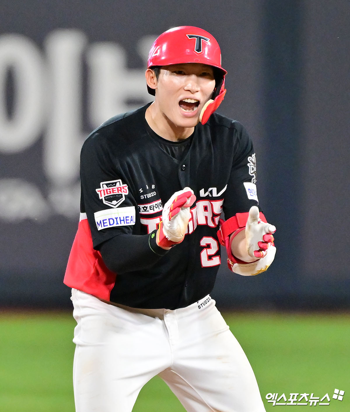 29일 오후 수원KT위즈파크에서 열린 '2025 신한 SOL Bank KBO리그' KIA 타이거즈와 KT 위즈의 경기, 6회초 2사 만루 KIA 김호령이 3타점 2루타를 날리고 있다. 엑스포츠뉴스 DB