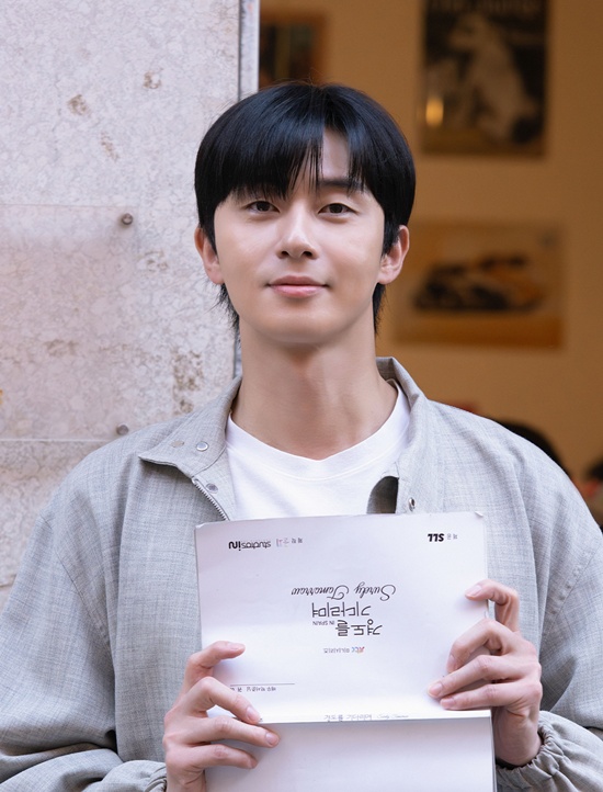 어썸이엔티 제공, 박서준