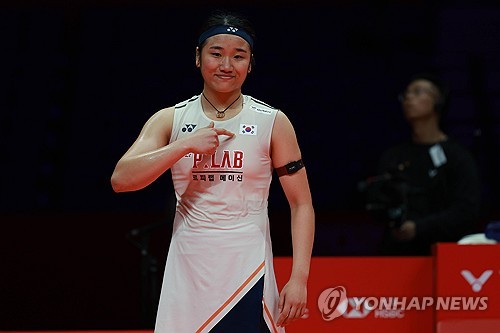 배드민턴 여자단식 세계 1위 안세영이 2026 인도 오픈 16강전에서 압도적인 경기력을 뽐내며 8강에 안착했다. 다음 상대는 인도네시아의 푸트리 쿠수마 와르다니(세계 6위)로 안세영은 상대 전적에서의 절대 우위를 이어가겠다는 각오다. 연합뉴스