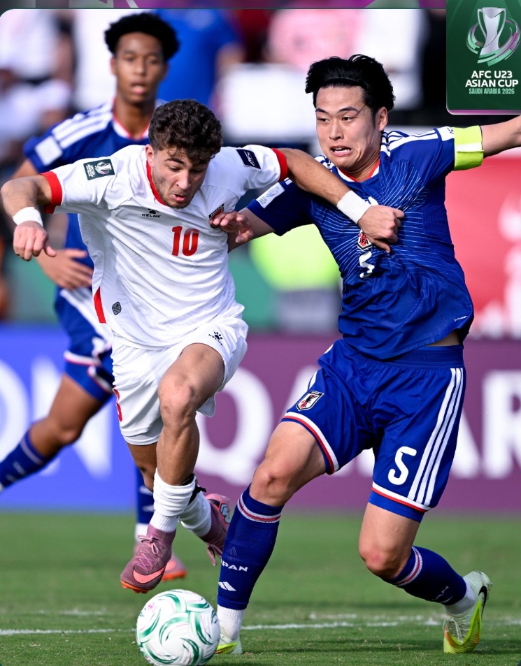 일본 23세 이하(U-23) 축구 국가대표팀은 14일(한국시간) 사우디아라비아 제다에 위치한 킹 압둘라 스포츠 시티에서 열린 요르단과의 2026 아시아축구연맹(AFC) U-23 아시안컵 조별리그 8강전에서 120분 혈투 끝에 승부차기에서 4-2 진땀승을 거뒀다. 일본은 요르단과 연장전을 포함해 120분 경기를 펼쳤지만 1-1로 비기면서 승부차기에 돌입했고, 승부차기에서 아라키 루이 골키퍼가 두 번이나 선방하면서 준결승행 티켓을 거머쥐었다. AFC