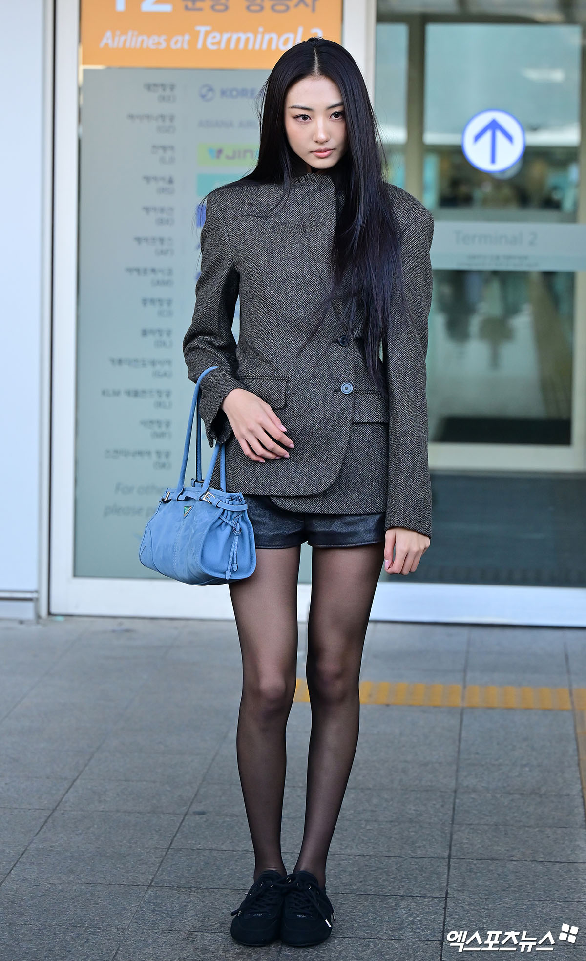 미야오 가원이 출국하고 있다.