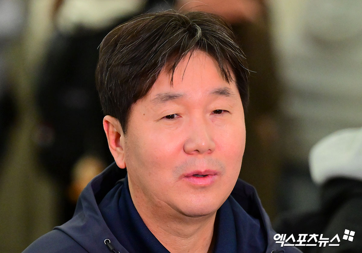 세인트루이스 카디널스 투수 라일리 오브라이언이 한국 대표팀 소속으로 2026 월드베이스볼클래식(WBC)에 참가할 전망이다. 미국 매체 '세인트루이스 포스트-디스패치'의 데릭 굴드는 18일(한국시간) '오브라이언은 WBC에서 한국 대표팀으로 등판할 계획이라고 밝혔다. 그는 한국 국가대표팀의 초청을 수락했으며, 현재 봄 일정과 아시아에서 열리는 WBC 1라운드에 맞춰 이동 계획을 조율 중이다'라고 했다. 그는 미국인 아버지와 한국인 어머니 사이에서 태어난 한국계 미국인이다. '준영'이라는 한국식 미들네임도 갖고 있다. 지난해 류지현 대표팀 감독과 접촉해 태극마크에 관한 긍정적인 이야기를 나눈 것으로 전해졌다. 엑스포츠뉴스DB