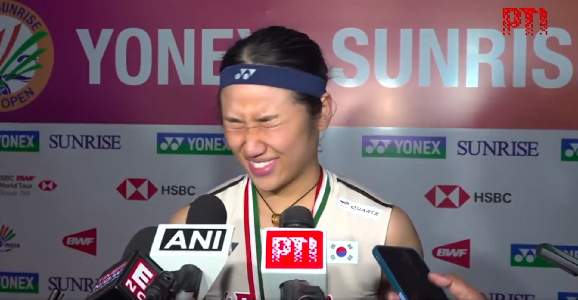 안세영은 18일(한국시간) 인도 뉴델리 인디라 간디 스포츠 콤플렉스에서 열린 2026 세계배드민턴연맹(BWF) 월드투어 인도 오픈(슈퍼 750) 여자 단식 결승에서 세계랭킹 2위 왕즈이(중국)를 43분 만에 2-0(21-13 21-11)으로 완파하고 우승을 차지했다. 경기가 끝나고 안세영은 취재진이 자신을 이길 수 있는 비결을 묻자 최대한 지지 않으려고 할 것이고, 모든 선수들이 나를 상대하기 열심히 준비하고, 절대 지지 않으려고 하는 게 선수로서 해야 할 일이라고 생각한다고 답했다. PTI