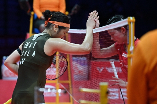 중국 소후닷컴은 '지금까지 안세영은 새해 시작 18일 만에 최고 수준의 투어에서 두 차례 우승했고 지난해 자신이 세운 한 시즌 11관왕이라는 여자 배드민턴 기록을 깨는 게 어려움이 있어 보이지 않는다'라며 15관왕까지 가능하고, 단일시즌 최다 우승 세계신기록 수립 가능성이 유력하다는 의견을 드러냈다. 매체는 '중국 팬들은 천위페이(세계 4위)가 안세영과 대결하길 기대하고 있지만, 천위페이는 말레이시아 오픈 준결승에서 기권했다. 그리고 이번 대회 준결승에서 왕즈이에게 패해 안세영과 재대결을 놓쳤다'며 천위페이가 결승에도 오르지 못하는 것에 따른 아쉬움을 숨기지 않았다. 안세영은 이날 귀국 후 가진 인터뷰에서 '올해도 큰 대회가 많기 때문에 그런 대회를 하나도 놓치지 않고 좋은 결과를 내고 싶다'고 다짐했다. 연합뉴스