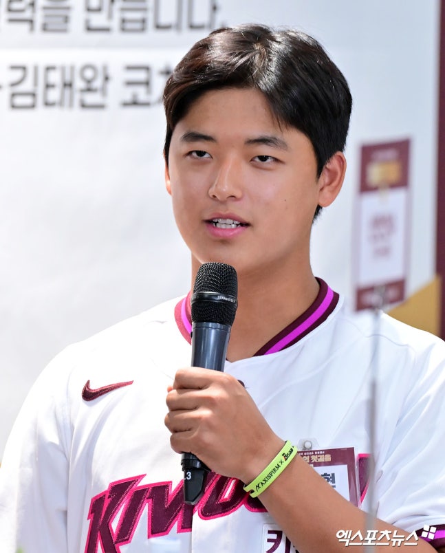 지난해 9월 2026 KBO 신인 드래프트에서 키움 히어로즈에 전체 1번으로 지명된 투수 박준현. 엑스포츠뉴스 DB