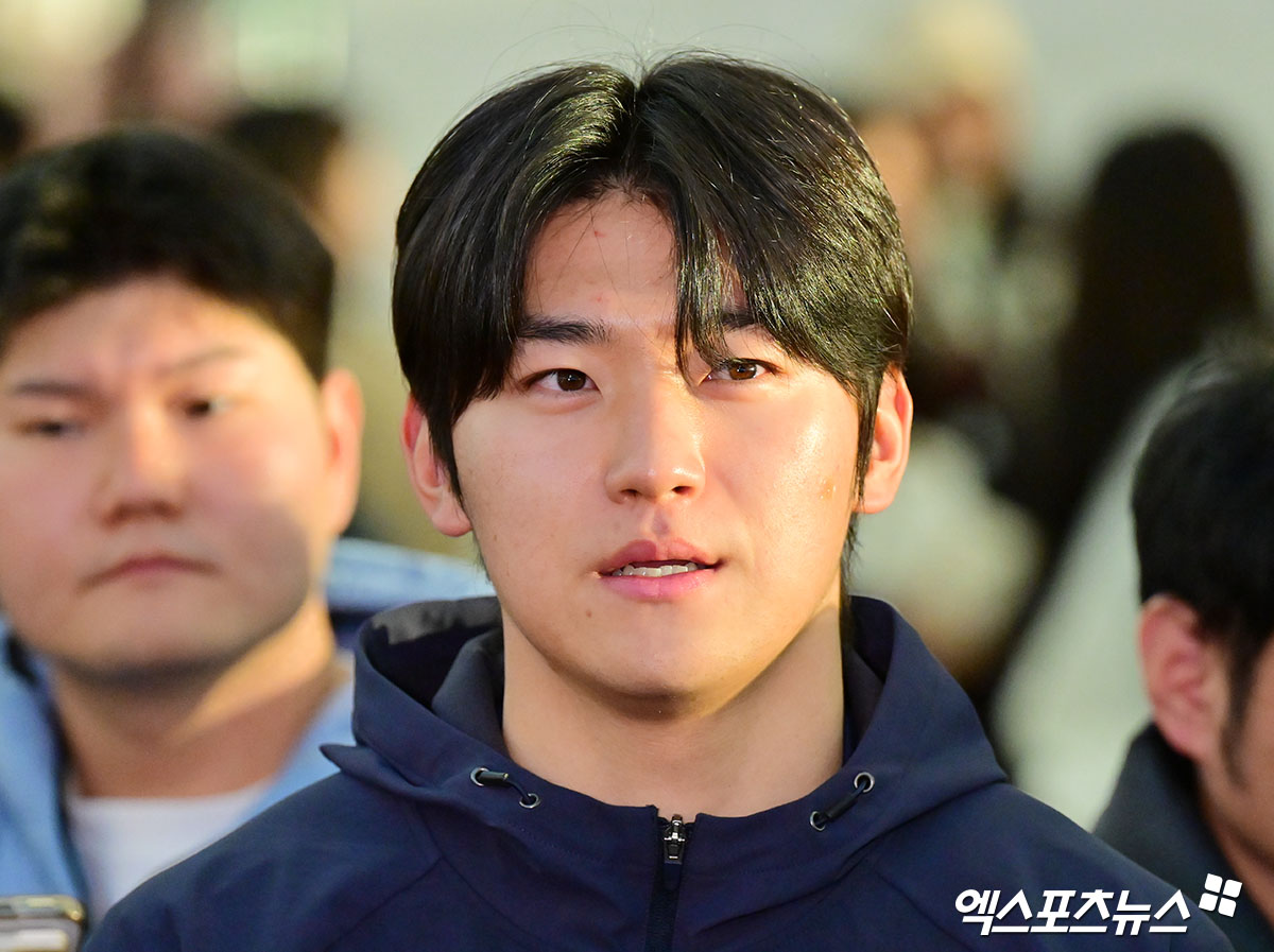 KIA 타이거즈 내야수 김도영이 20일 월드베이스볼클래식(WBC) 국가대표팀 사이판 1차 캠프를 마치고 귀국했다. 김도영은 WBC에서 유격수로 나설 가능성에 대해선 '사실 WBC가 그런(유격수 출전) 걸 실험하는 무대가 아니라고 생각하기 때문에 조심스럽다. KIA에 가서 조금씩 준비를 하면 했지 대표팀에서는 할 생각이 전혀 없다'고 강조했다. 엑스포츠뉴스 DB