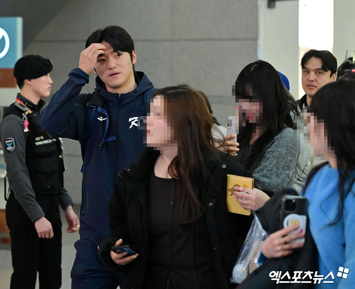 KIA 타이거즈 내야수 김도영이 20일 월드베이스볼클래식(WBC) 국가대표팀 사이판 1차 캠프를 마치고 귀국했다. 김도영은 WBC에서 유격수로 나설 가능성에 대해선 '사실 WBC가 그런(유격수 출전) 걸 실험하는 무대가 아니라고 생각하기 때문에 조심스럽다. KIA에 가서 조금씩 준비를 하면 했지 대표팀에서는 할 생각이 전혀 없다'고 강조했다. 엑스포츠뉴스 DB