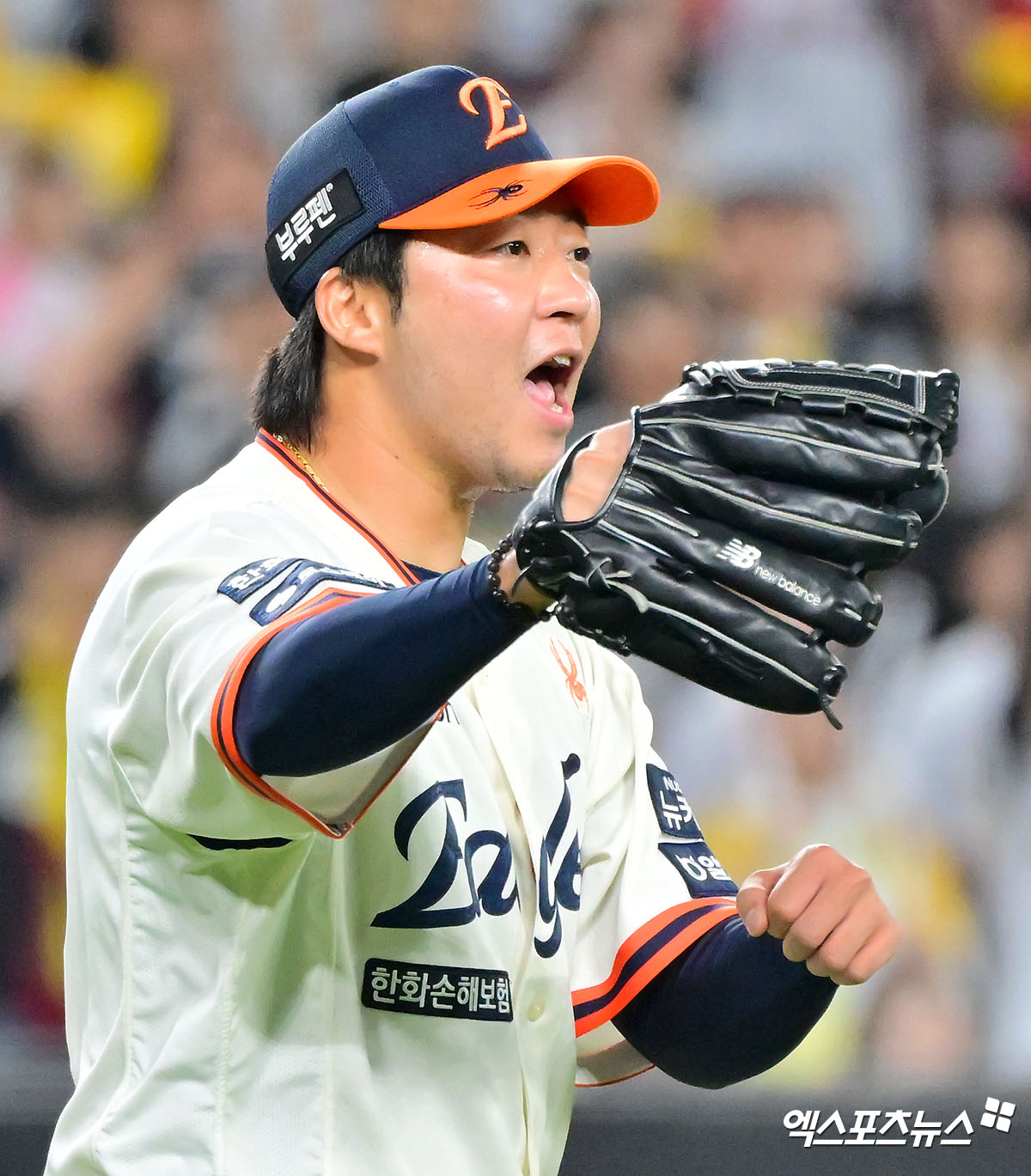 KIA 타이거즈가 21일 보도자료를 통해 FA(자유계약) 투수 김범수와 계약 기간 3년에 계약금 5억원, 연봉 12억원, 인센티브 3억원 등 총액 20억원에 계약을 맺었다고 밝혔다. 2015년 1차지명으로 한화 이글스에 입단한 김범수는 KIA와 손을 잡으면서 데뷔 이후 처음으로 팀을 옮기게 됐다. 엑스포츠뉴스 DB