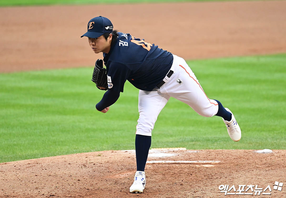 KIA 타이거즈가 21일 보도자료를 통해 FA(자유계약) 투수 김범수와 계약 기간 3년에 계약금 5억원, 연봉 12억원, 인센티브 3억원 등 총액 20억원에 계약을 맺었다고 밝혔다. 2015년 1차지명으로 한화 이글스에 입단한 김범수는 KIA와 손을 잡으면서 데뷔 이후 처음으로 팀을 옮기게 됐다. 엑스포츠뉴스 DB