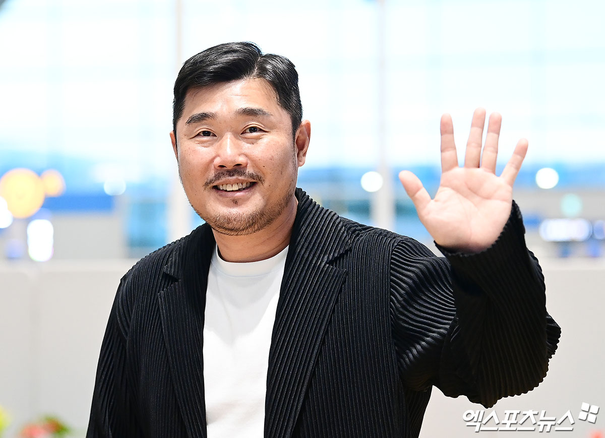 프로야구 NC 다이노스 이호준 감독과 박민우가 2026 스프링캠프를 위해 21일 오후 인천국제공항을 통해 미국으로 출국했다. NC 이호준 감독이 출국장으로 향하고 있다. 인천공항, 박지영 기자