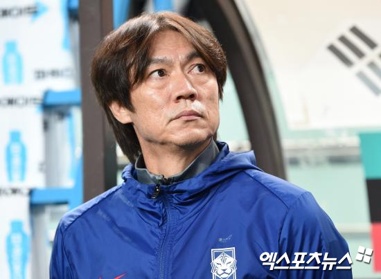 대한축구협회가 22일 'A대표팀의 2026 북중미 월드컵 베이스캠프 확정 안내'를 하면서 멕시코 과달라하라로 확정됐다고 발표했다. 홍명보호는 해발 1566m에 달하는 고산지대에 있는 과달라하라 연고 클럽 데포르티보 과달라하라의 훈련장인 '치바스 베르데 바예' 훈련장을 월드컵 기간 사용하게 된다. 홍명보호는 오는 6월 12일 과달라하라에 있는 아크론 스타디움에서 유럽축구연맹(UEFA) 플레이오프 패스 D(북마케도니아/덴마크/아일랜드/체코) 승자와 1차전을 갖고 19일 같은 곳에서 개최국 멕시코와 2차전을 갖는다. 엑스포츠뉴스DB
