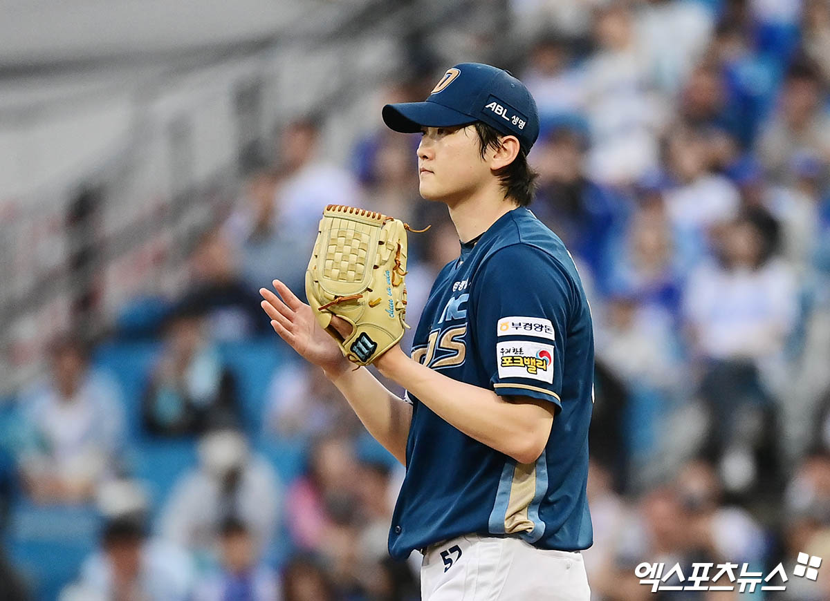 NC 다이노스가 2026시즌 선수단 연봉 계약을 마쳤다. 내야수 김주원이 3억5000만원에 계약하며 재계약 대상자 중 최고 연봉을 기록했다. 투수 전사민은 지난해 3800만원에서 242%(9200만원) 인상된 1억3000만원에 사인하며 팀 내 최고 인상률을 기록했다. 엑스포츠뉴스 DB