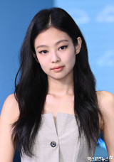 가수로 '톱' 찍은 제니, 예능도 원없이…방송인 뛰어넘은 화제성 [엑's 이슈]