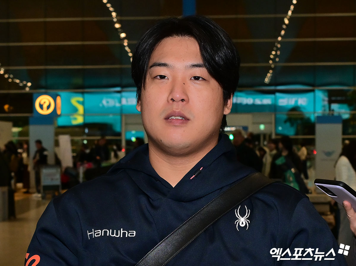 2026시즌 스프링캠프 훈련에 나서는 한화 이글스 선수단이 23일 오전 인천국제공항을 통해 호주 멜버른으로 출국했다.  출국 전 취재진과 인터뷰하는 강백호. 인천공항, 김한준 기자