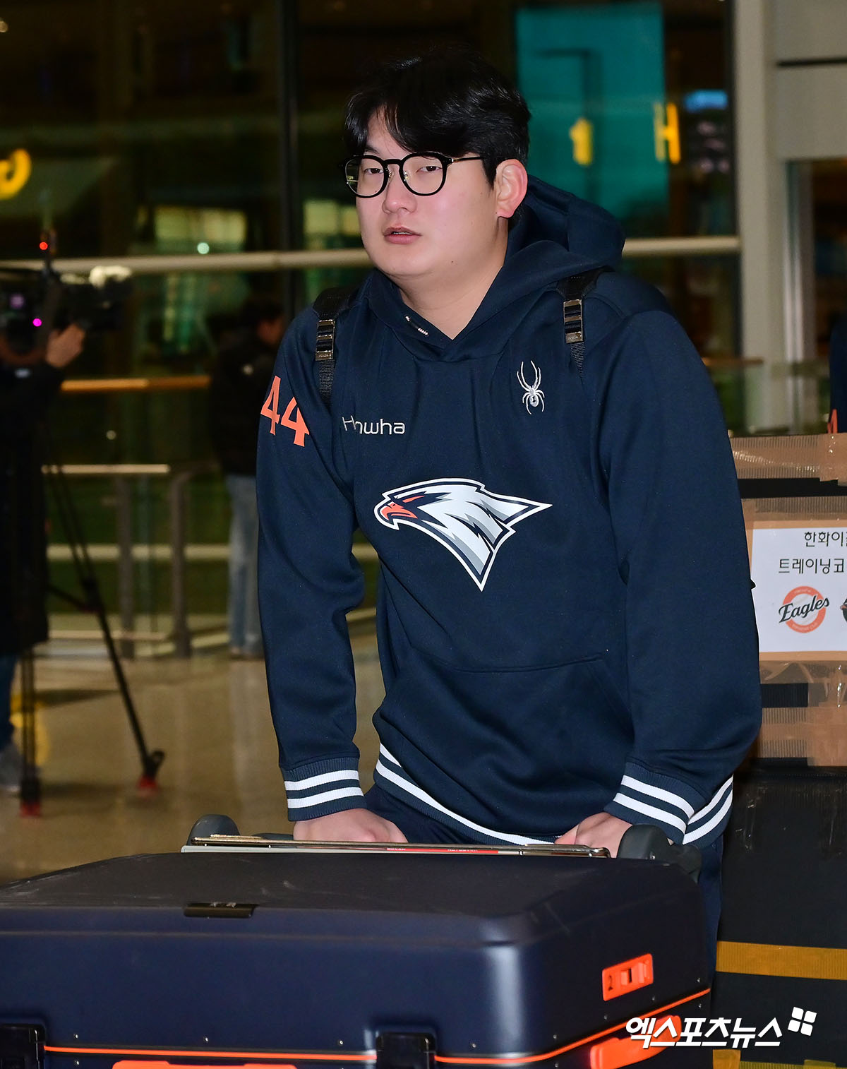 2026시즌 스프링캠프 훈련에 나서는 한화 이글스 선수단이 23일 오전 인천국제공항을 통해 호주 멜버른으로 출국했다.  출국장으로 향하는 한화 김서현. 인천공항, 김한준 기자