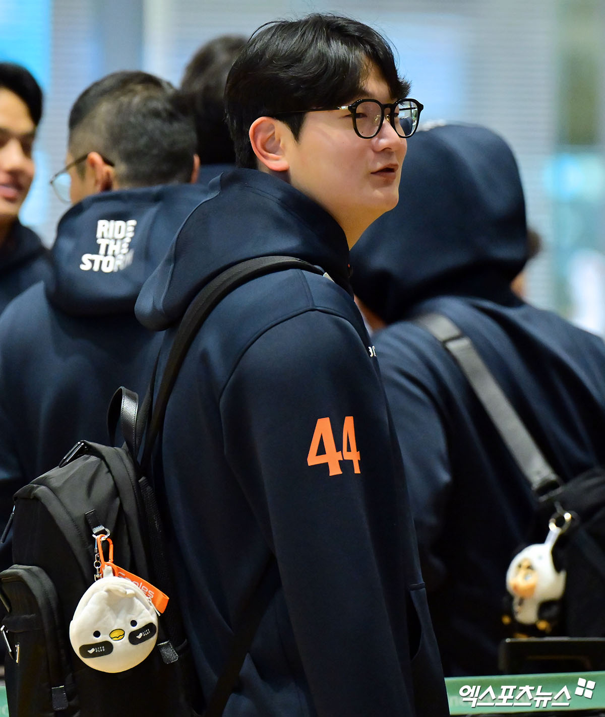 2026시즌 스프링캠프 훈련에 나서는 한화 이글스 선수단이 23일 오전 인천국제공항을 통해 호주 멜버른으로 출국했다.  출국장으로 향하는 한화 김서현. 인천공항, 김한준 기자