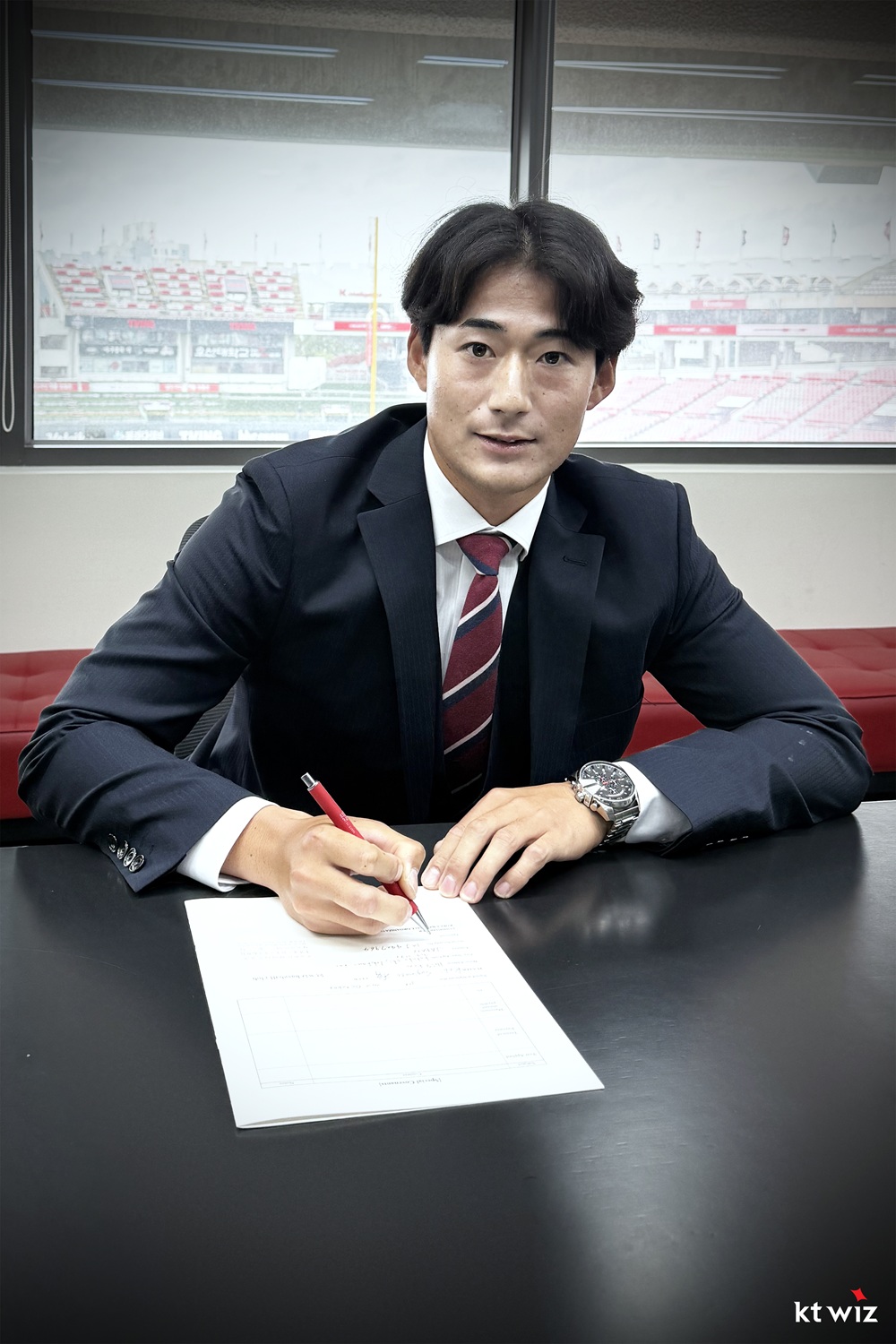 KT 위즈가 2026시즌부터 시행되는 아시아 쿼터 선수로 일본 출신 우완 스기모토 코우키를 영입했다. 일본프로야구(NPB) 경험 없이 독립리그에서만 활약한 커리어를 가지고 있다. 사진 KT 위즈 제공