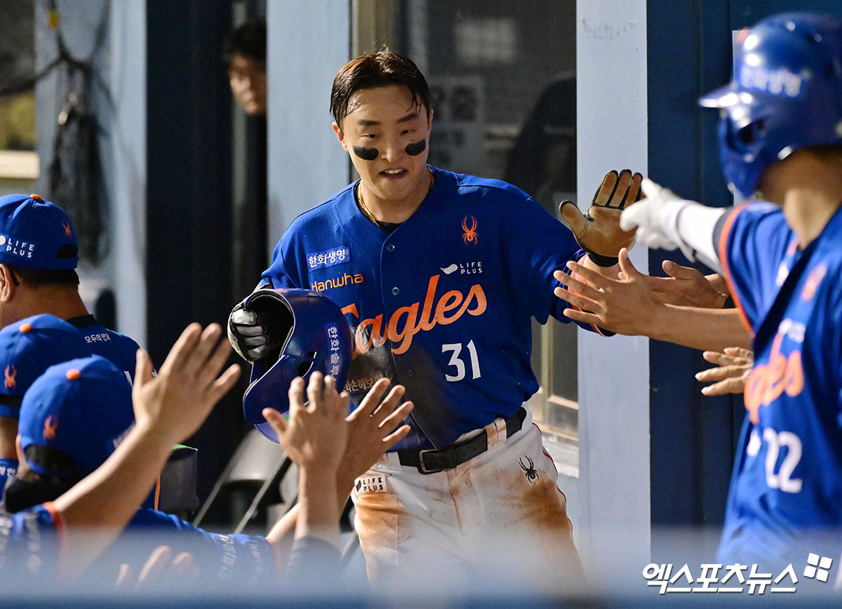 2025시즌 종료 후 커리어 세 번째 FA(자유계약) 권리를 행사한 손아섭. 2개월 넘게 원 소속팀 한화 이글스는 물론 다른 구단과도 계약이 이뤄지지 않고 있다. 사진 엑스포츠뉴스 DB