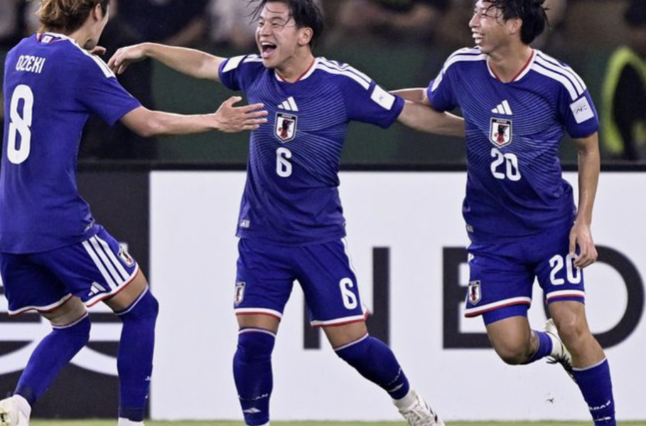 오이와 고 감독이 이끄는 일본 U-23 축구대표팀은 25일 사우디아라비아 제다의 프린스 압둘라 알 파이살 스포츠시티 스타디움에서 열린 2026 AFC U-23 아시안컵 결승 중국과의 경기에서 전반과 후반에 각각 2골씩 몰아쳐 4-0 대승을 일궈냈다. 이날 승리로 일본은 지난 2016년 2회 대회, 지난 2024년 6회 대회에 이어 U-23 아시안컵 통산 세 번째 정상에 올랐다. 특히 이번 우승은 대회 규정대로 2003년 1월1일 이후 출생자인 U-23 대표팀이 아니라 2028 LA 올림픽을 미리 겨냥한 21세 이하(U-21) 대표팀이 출전한 가운데 일궈낸 것이어서 더욱 뜻깊게 됐다. 일본은 두 살 어린 선수들을 데리고 6경기에서 무려 16골을 몰아치는 엄청난 화력을 뽐냈다. AFC