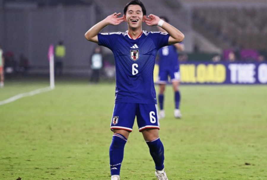 오이와 고 감독이 이끄는 일본 U-23 축구대표팀은 25일 사우디아라비아 제다의 프린스 압둘라 알 파이살 스포츠시티 스타디움에서 열린 2026 AFC U-23 아시안컵 결승 중국과의 경기에서 전반과 후반에 각각 2골씩 몰아쳐 4-0 대승을 일궈냈다. 이날 승리로 일본은 지난 2016년 2회 대회, 지난 2024년 6회 대회에 이어 U-23 아시안컵 통산 세 번째 정상에 올랐다. 특히 이번 우승은 대회 규정대로 2003년 1월1일 이후 출생자인 U-23 대표팀이 아니라 2028 LA 올림픽을 미리 겨냥한 21세 이하(U-21) 대표팀이 출전한 가운데 일궈낸 것이어서 더욱 뜻깊게 됐다. 일본은 두 살 어린 선수들을 데리고 6경기에서 무려 16골을 몰아치는 엄청난 화력을 뽐냈다. AFC