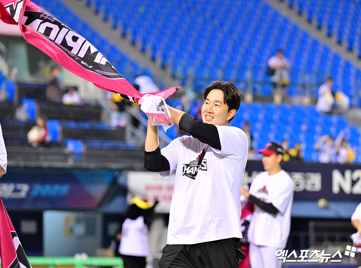 23일 인천국제공항을 통해 스프링캠프행 비행기에 오른 LG 트윈스 유영찬이 2026시즌을 준비하는 각오를 밝혔다. 엑스포츠뉴스 DB