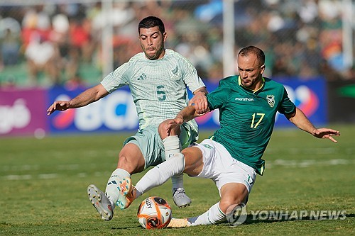 2026 국제축구연맹(FIFA) 북중미 월드컵에서 홍명보호와 맞붙게 될 멕시코가 남미 약체 볼리비아를 상대로 실망스러운 경기력을 보이며 가까스로 승리했다. 그마저도 오심 논란이 있는 결승골이 아니었다면 승리를 장담하기 어려운 경기였다는 점에서 졸전이었다는 평가를 피하지 못했다. 연합뉴스