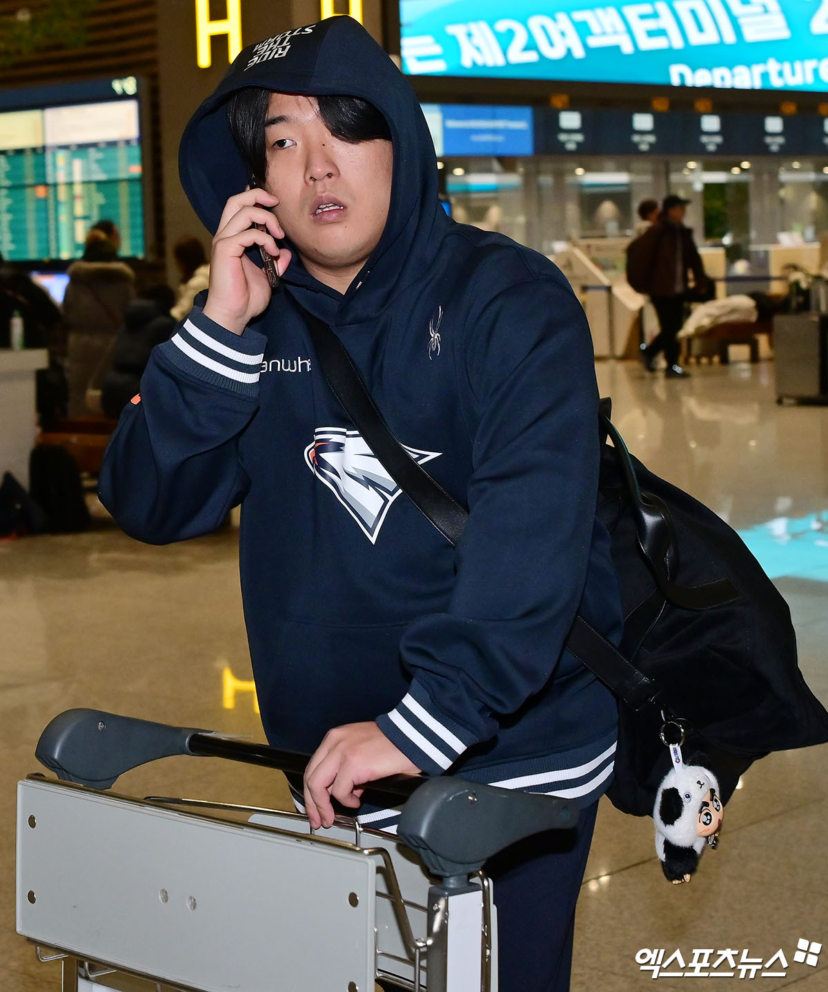 2026시즌 스프링캠프 훈련에 나서는 한화 이글스 선수단이 23일 오전 인천국제공항을 통해 호주 멜버른으로 출국했다.  출국장으로 향하는 한화 강백호. 엑스포츠뉴스 DB