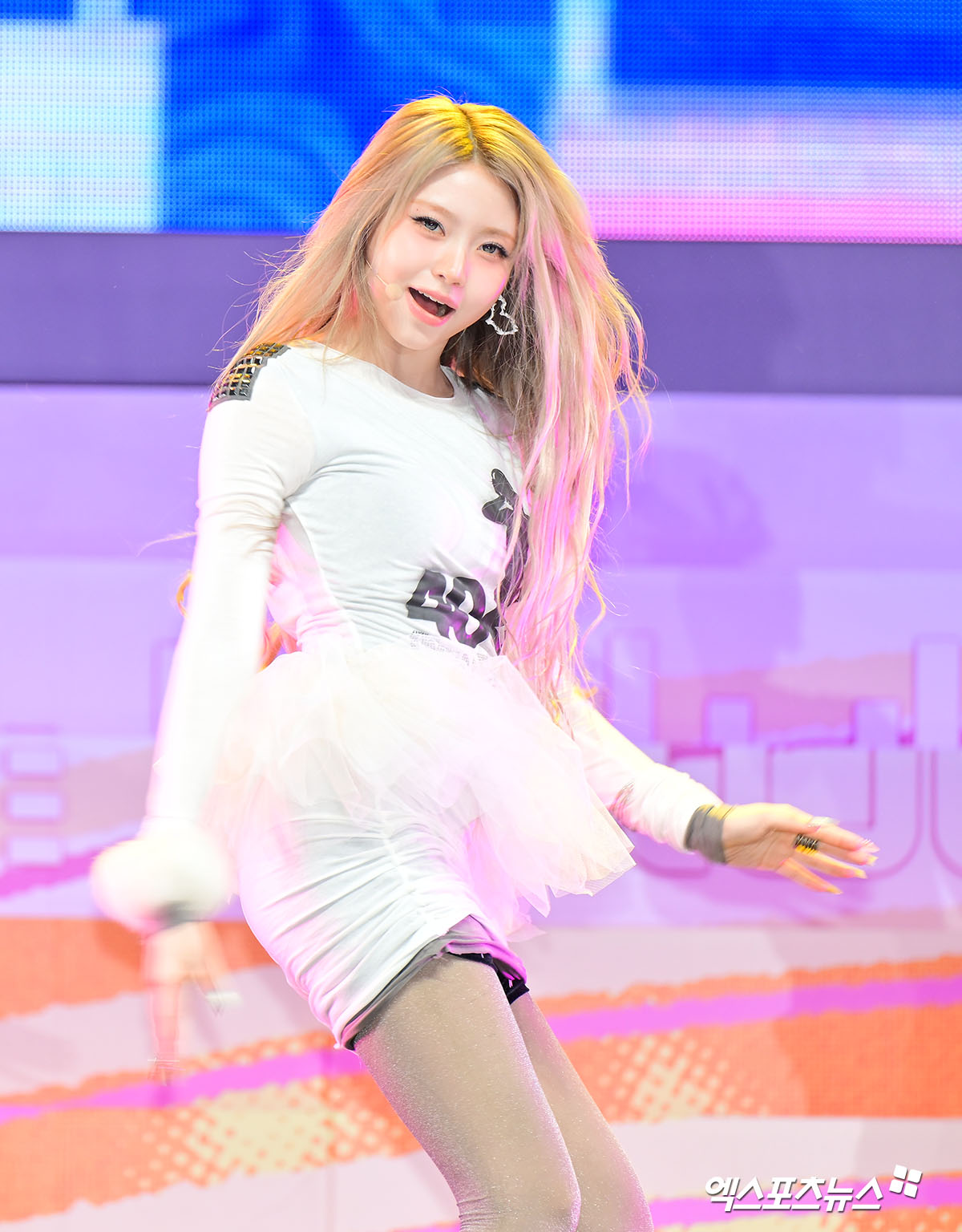 키키 하음이 멋진 공연을 선보이고 있다.