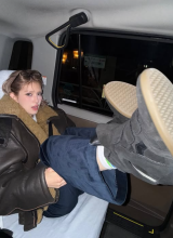 택시서 발 올리기? 전소미, 日서 민폐 논란 터졌다…감성샷 도마 위 [엑's 이슈]