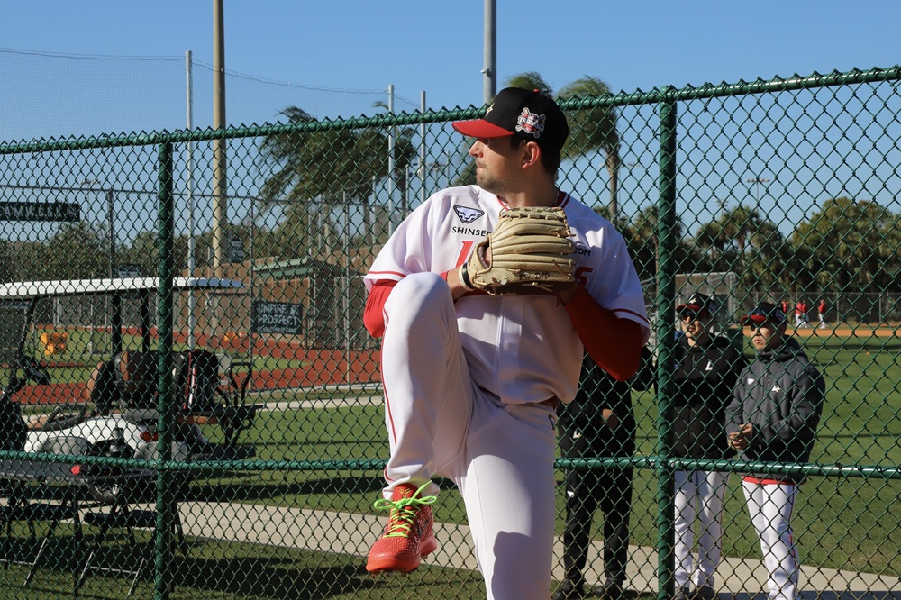 SSG 랜더스 새 외국인 투수 앤서니 베니지아노가 미국 플로리다 베로비치 캠프에서 시즌 첫 불펜 피칭을 실시했다. 사진 SSG 랜더스 제공