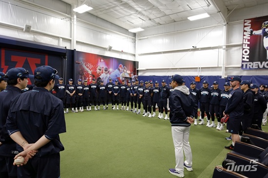 NC 다이노스에 새롭게 합류한 외국인 투수 커티스 테일러와 토다 나츠키가 첫 스프링캠프에 참가한 소감을 전했다. NC 다이노스